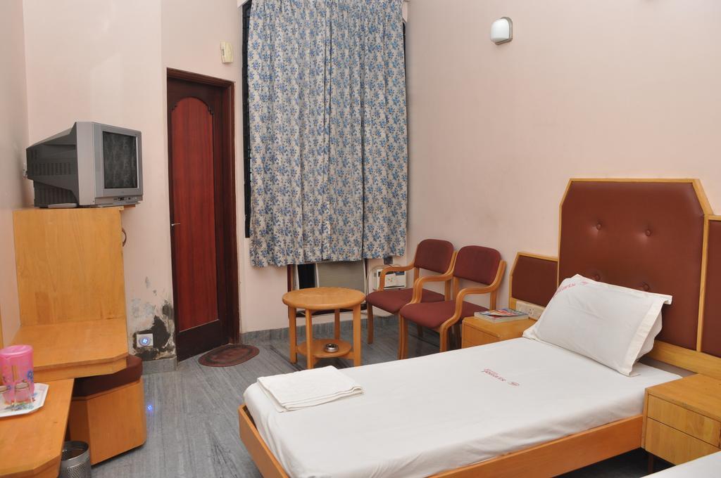 Hotel Pearls Madurai Buitenkant foto