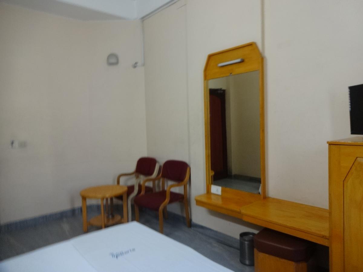 Hotel Pearls Madurai Buitenkant foto