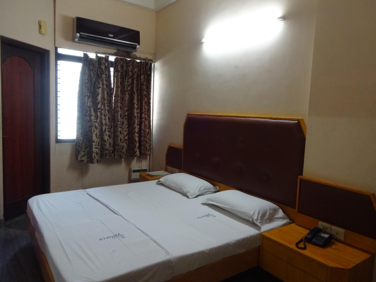 Hotel Pearls Madurai Buitenkant foto