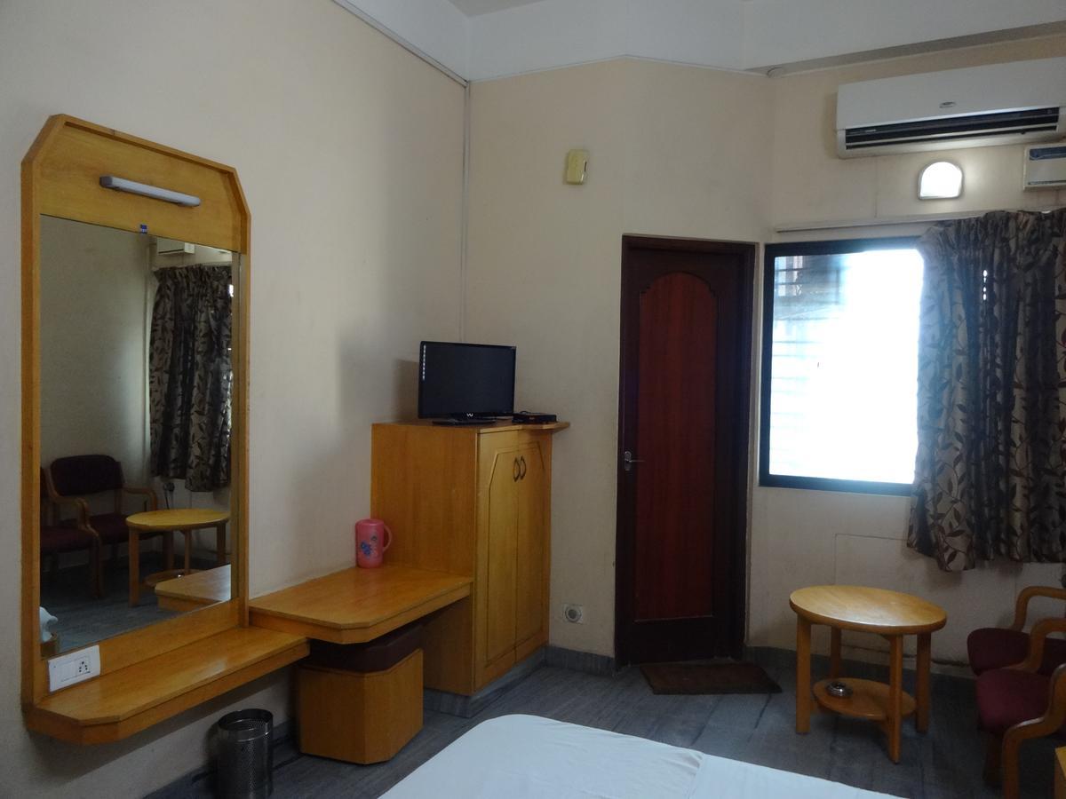 Hotel Pearls Madurai Buitenkant foto