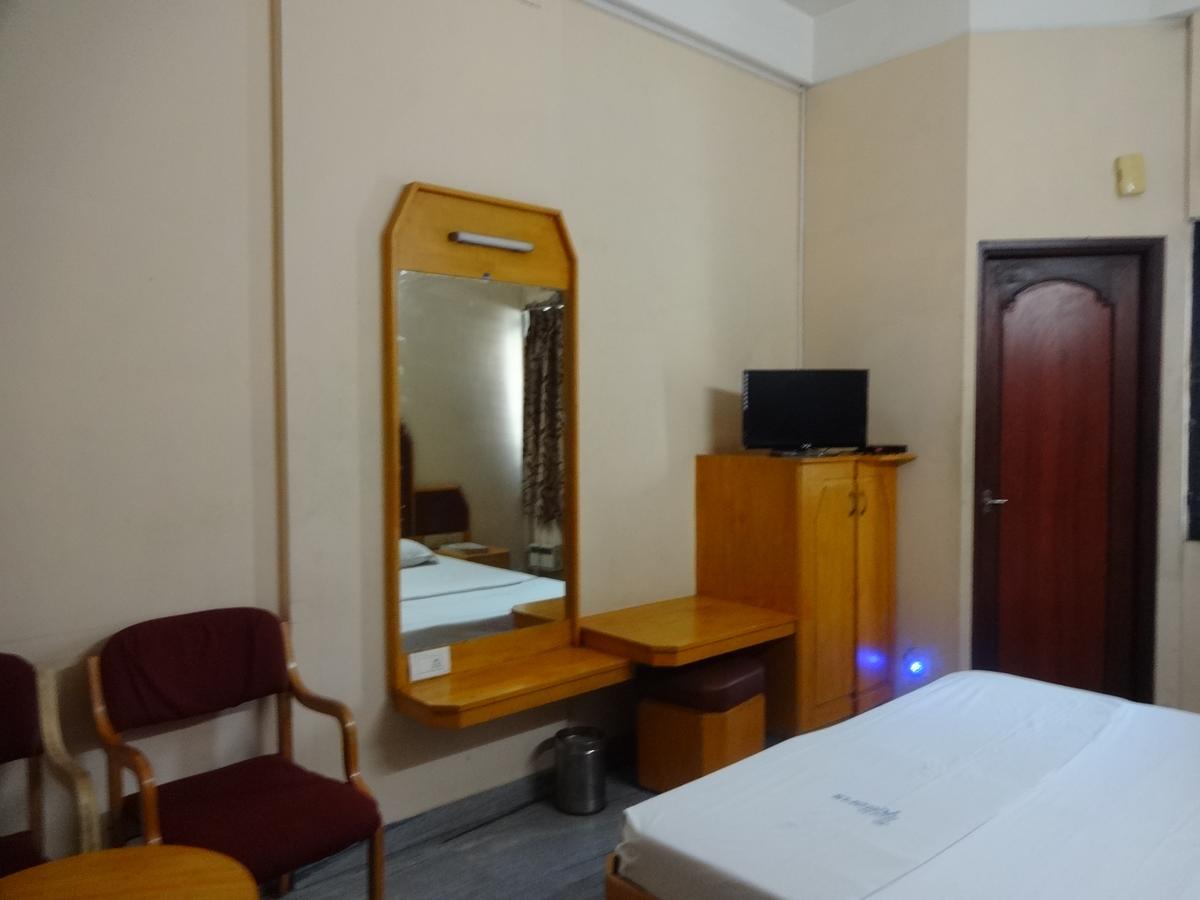 Hotel Pearls Madurai Buitenkant foto
